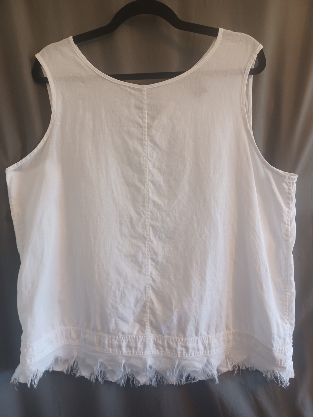 Chelsea & Theodore White 100% Linen Sleeveless Fringe-Hem Tank Coastal